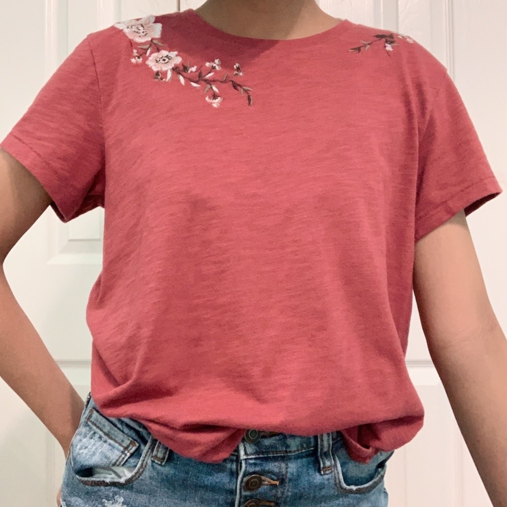 abercrombie and fitch pink embroidered tee